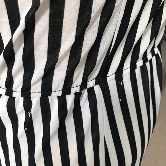 Xuefulin White and Black Striped Maxi Dress with Keyhole Tie Size 3X - Picture 7 of 8